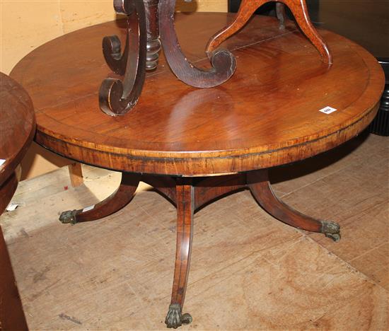 Circular mahogany Regency breakfast table(-)